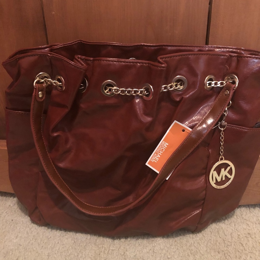 Leather purse with chains